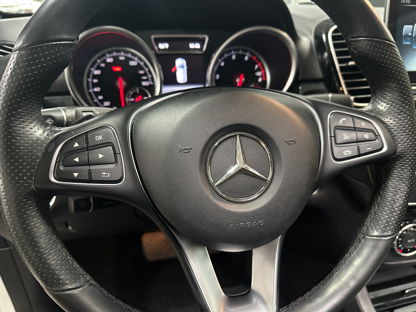 Thumbnail: 2017 Mercedes-Benz GLE - 4