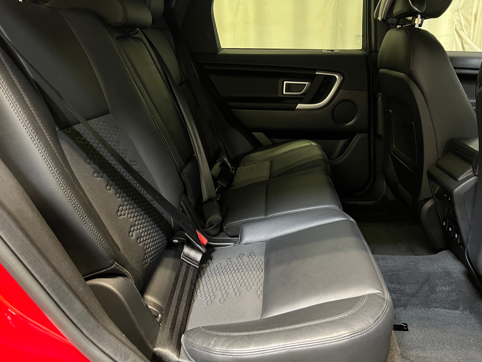 Thumbnail: 2018 Land Rover Discovery Sport - 5
