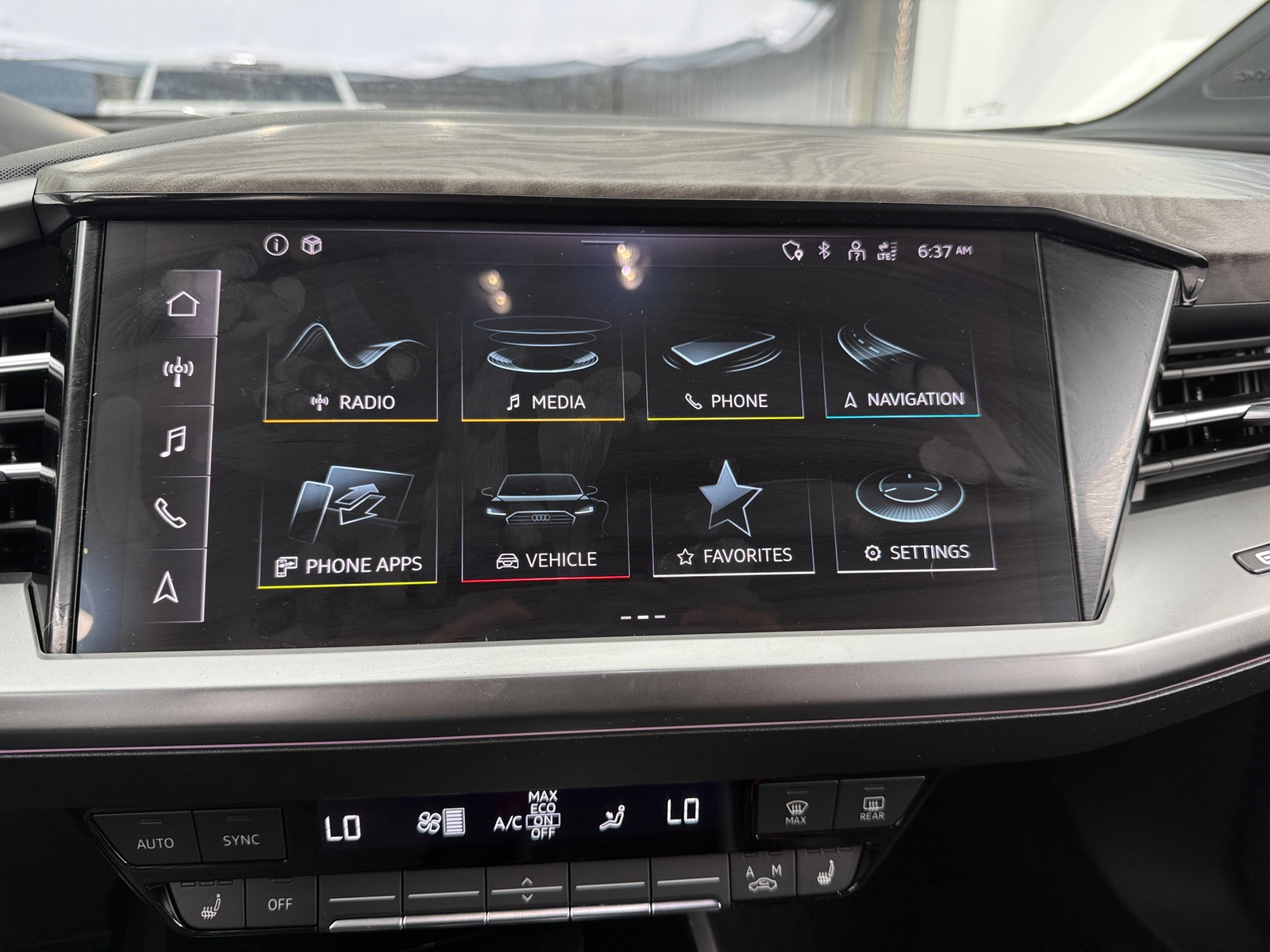 Thumbnail: 2023 Audi Q4 e-tron - 3