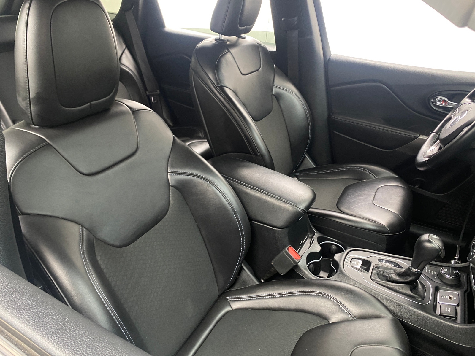 Thumbnail: 2019 Jeep Cherokee - 2