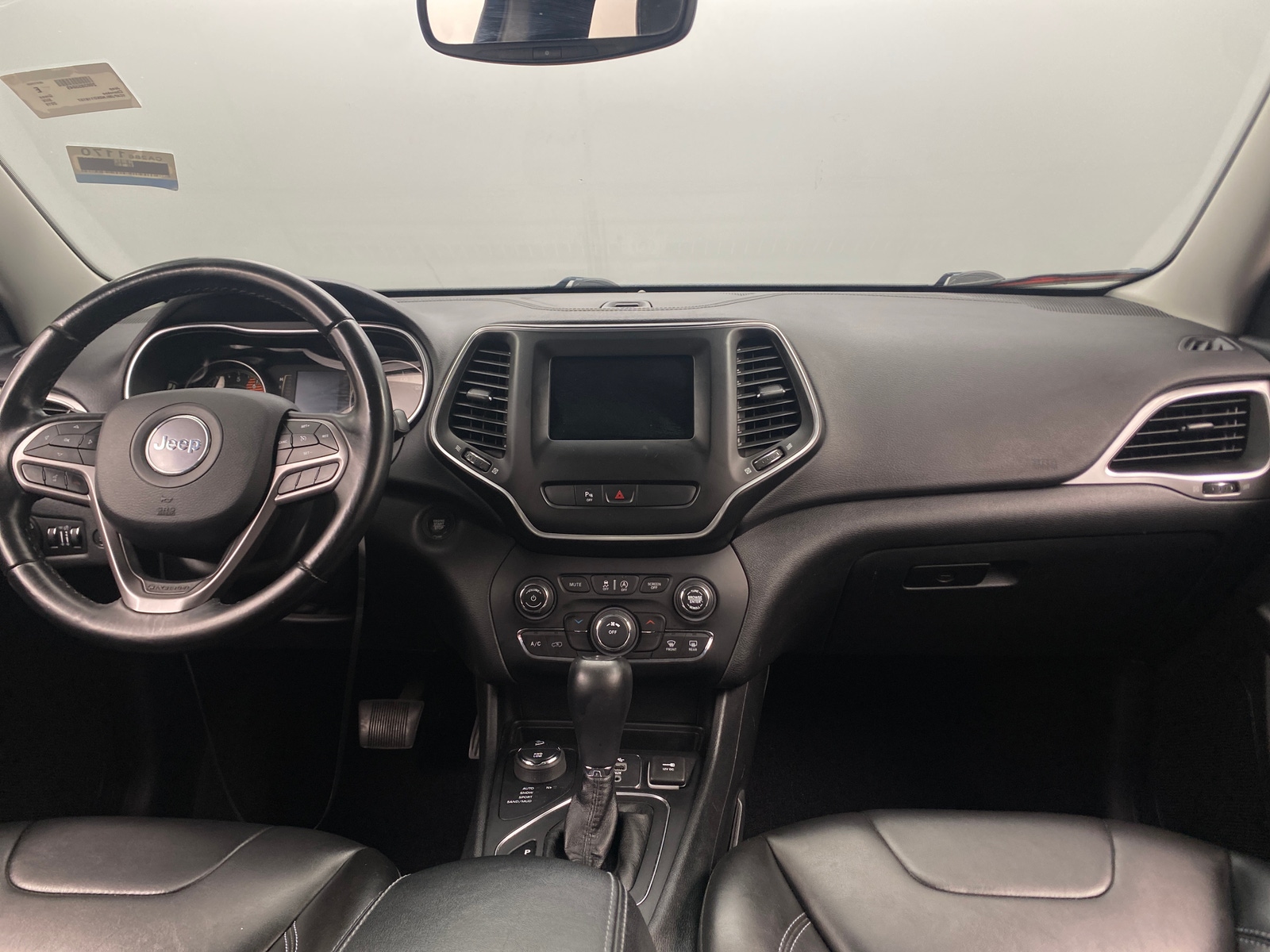 Thumbnail: 2019 Jeep Cherokee - 3