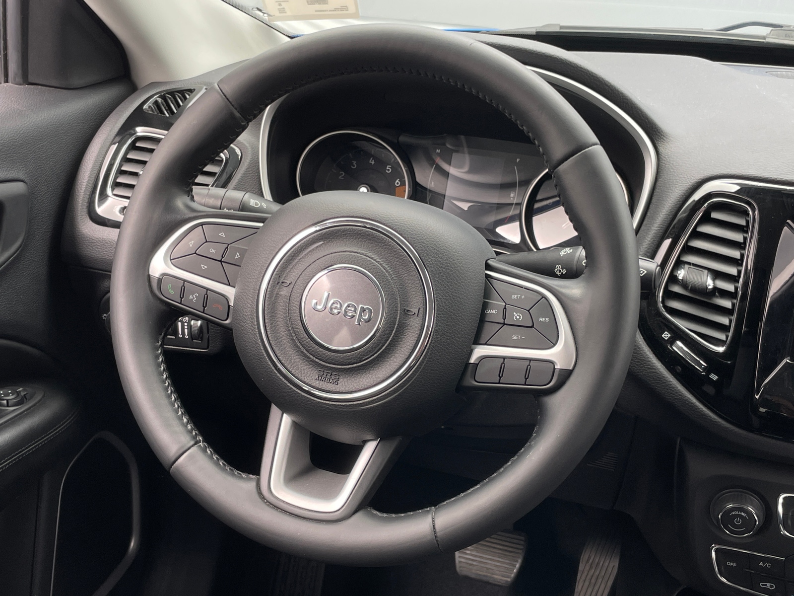Thumbnail: 2020 Jeep Compass - 4