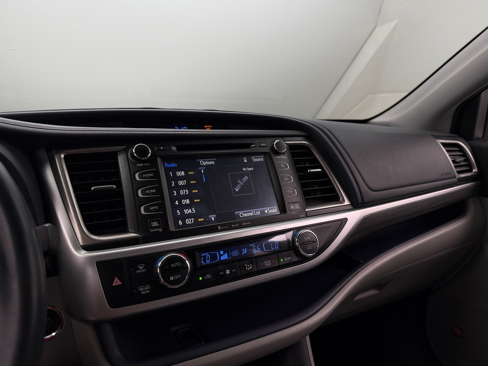 Thumbnail: 2019 Toyota Highlander - 3