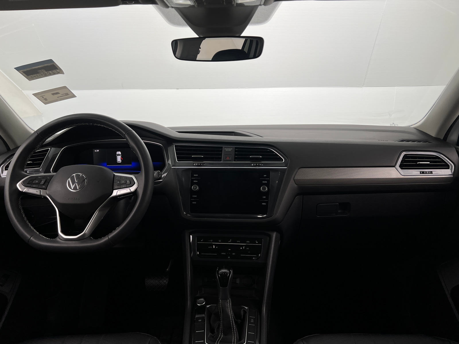Thumbnail: 2022 Volkswagen Tiguan - 2