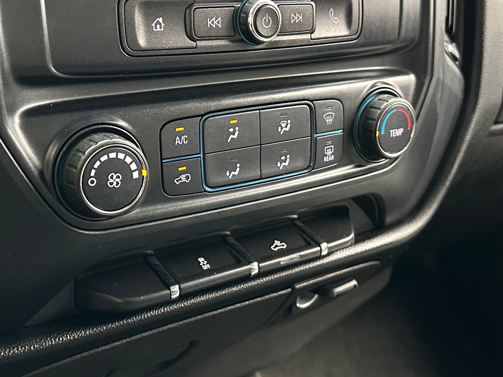 Thumbnail: 2018 Chevrolet Silverado 1500 - 4
