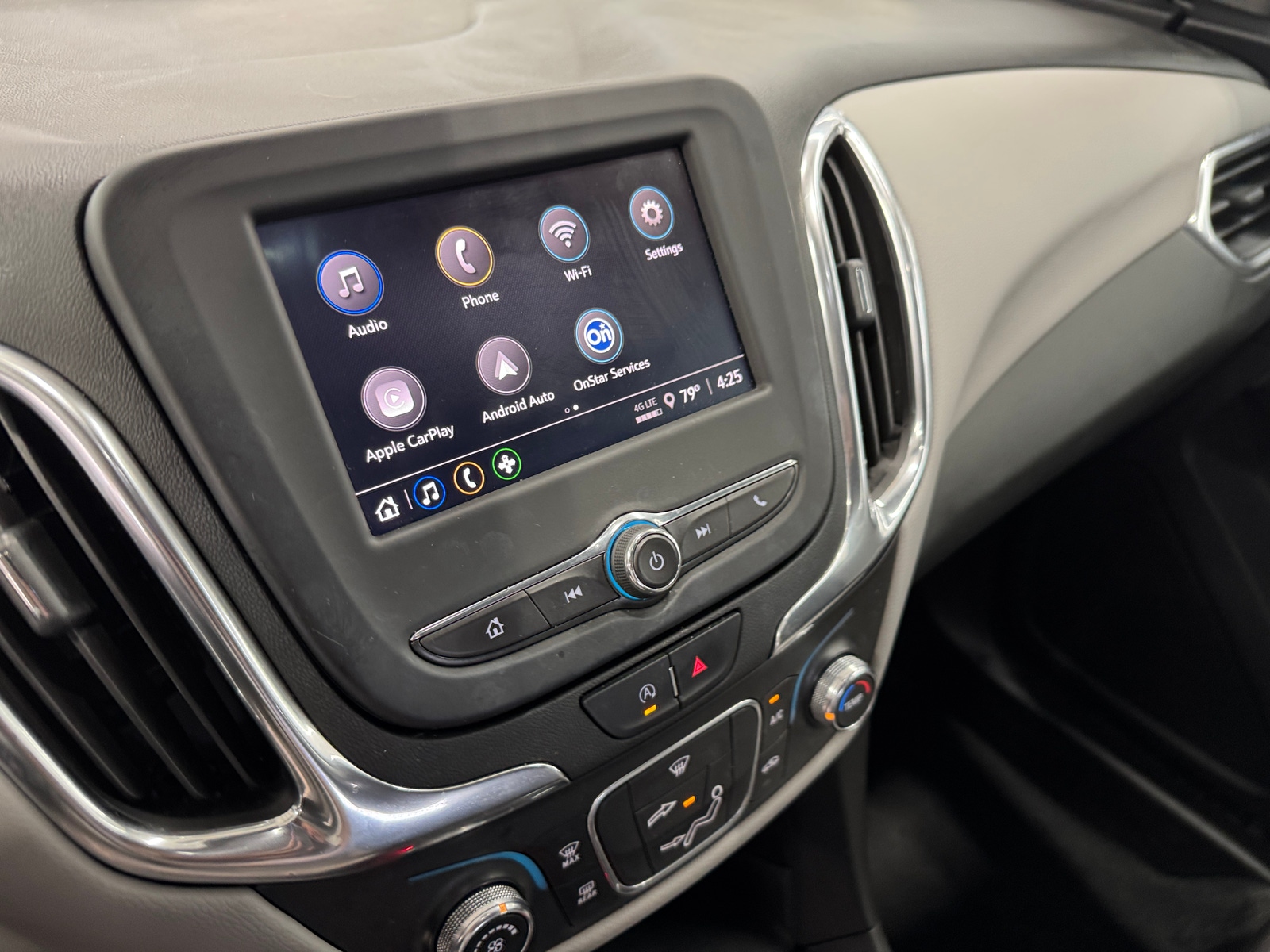 Thumbnail: 2022 Chevrolet Equinox - 4