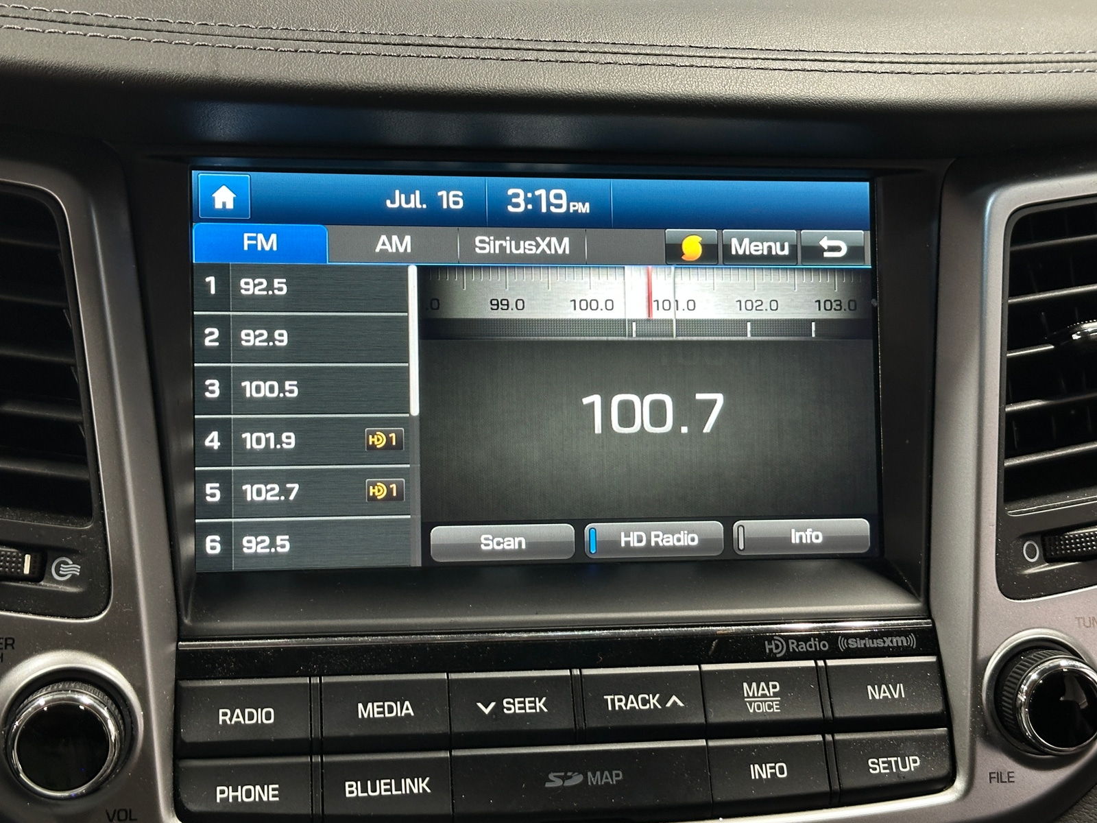 Thumbnail: 2016 Hyundai Tucson - 3