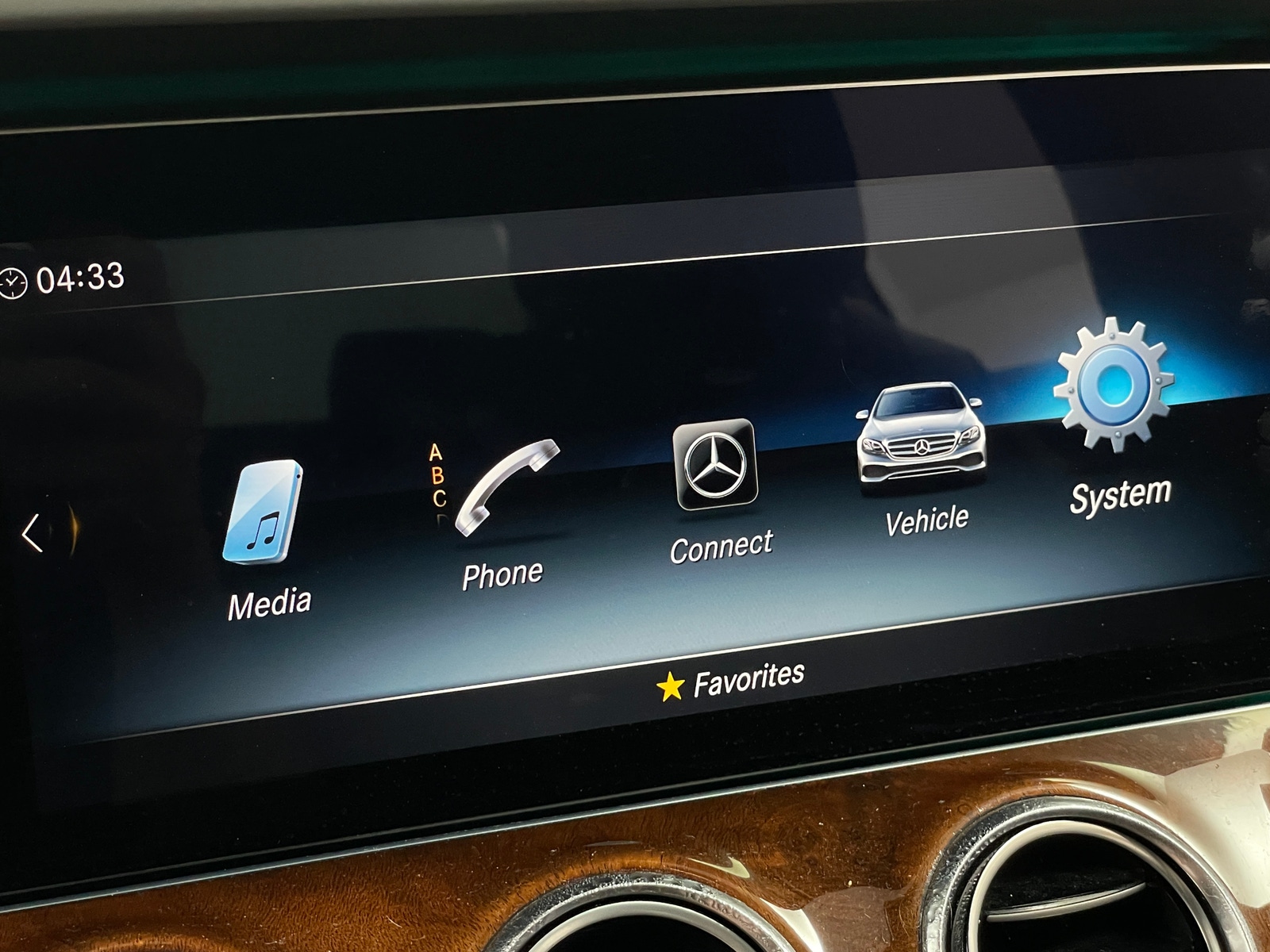 Thumbnail: 2020 Mercedes-Benz E-Class - 3