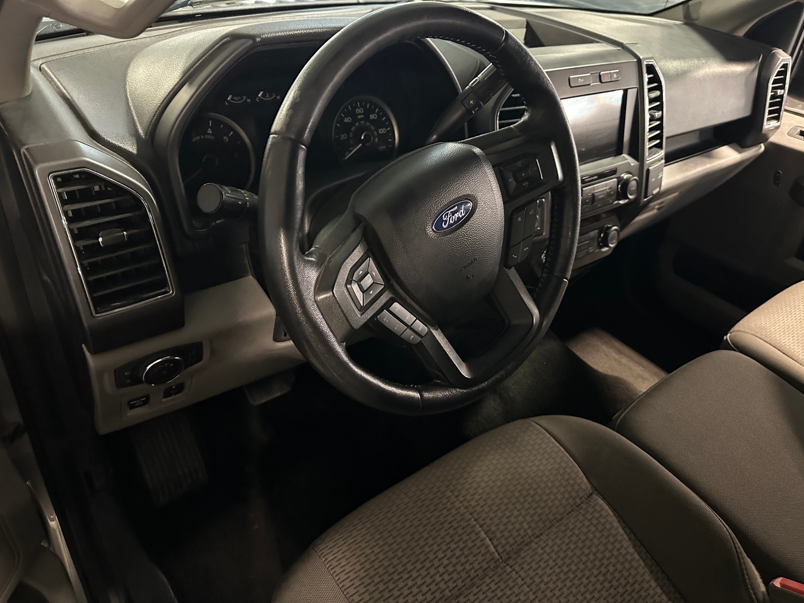 Thumbnail: 2019 Ford Econoline - 3