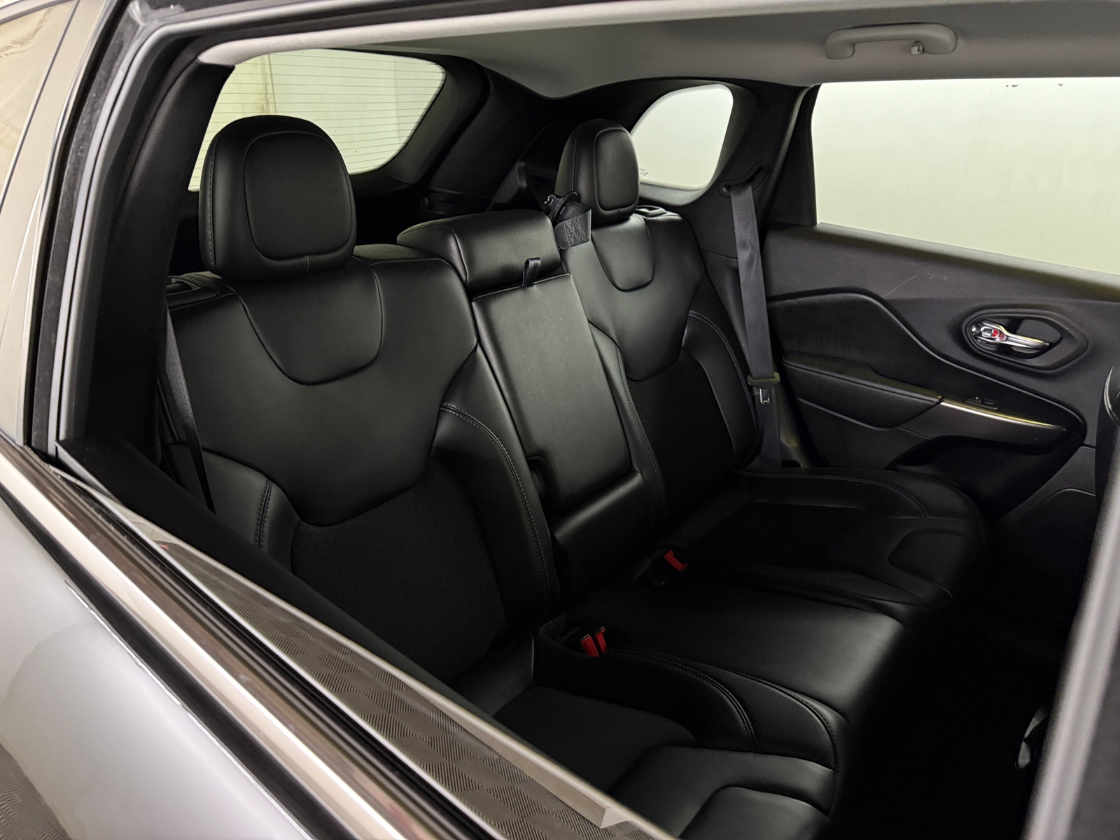Thumbnail: 2020 Jeep Cherokee - 5