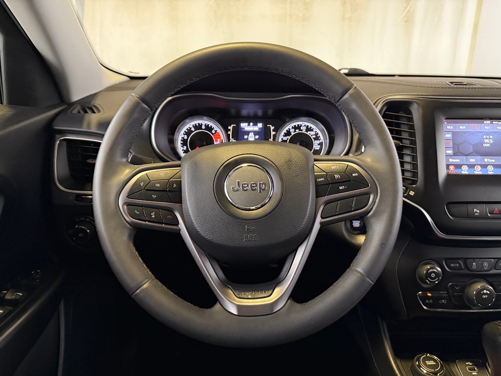 Thumbnail: 2020 Jeep Cherokee - 4