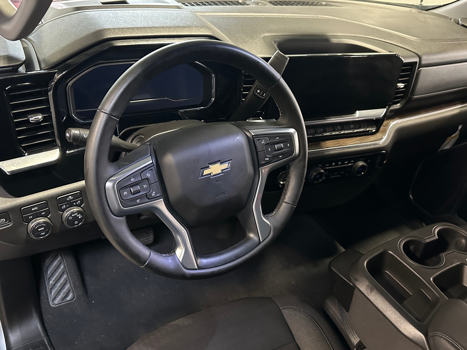 Thumbnail: 2024 Chevrolet Silverado 1500 - 3