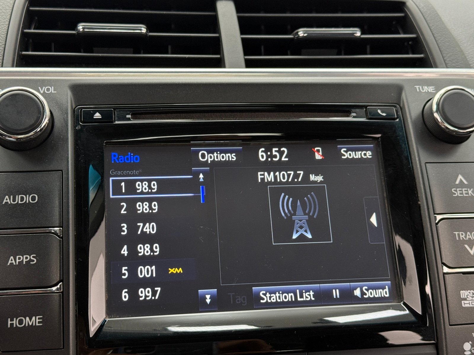 Thumbnail: 2015 Toyota Camry - 4