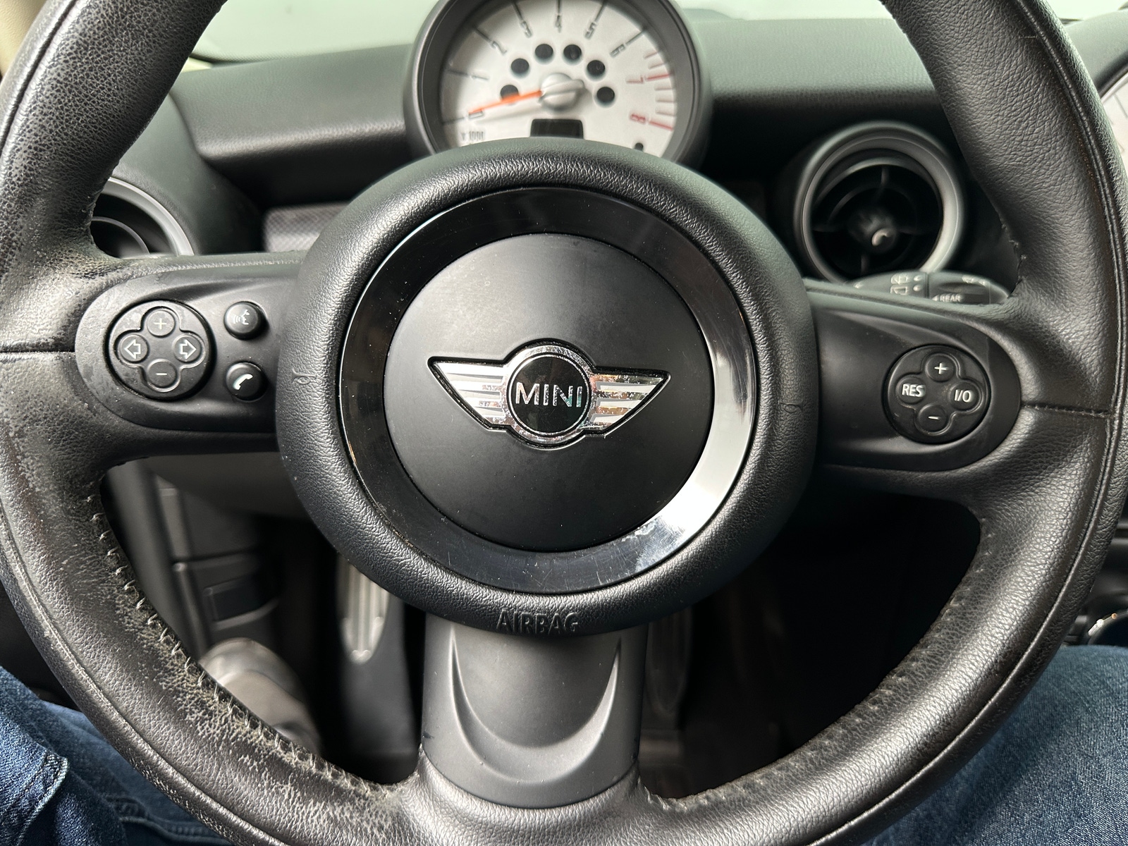 Thumbnail: 2012 MINI Cooper Hardtop - 4