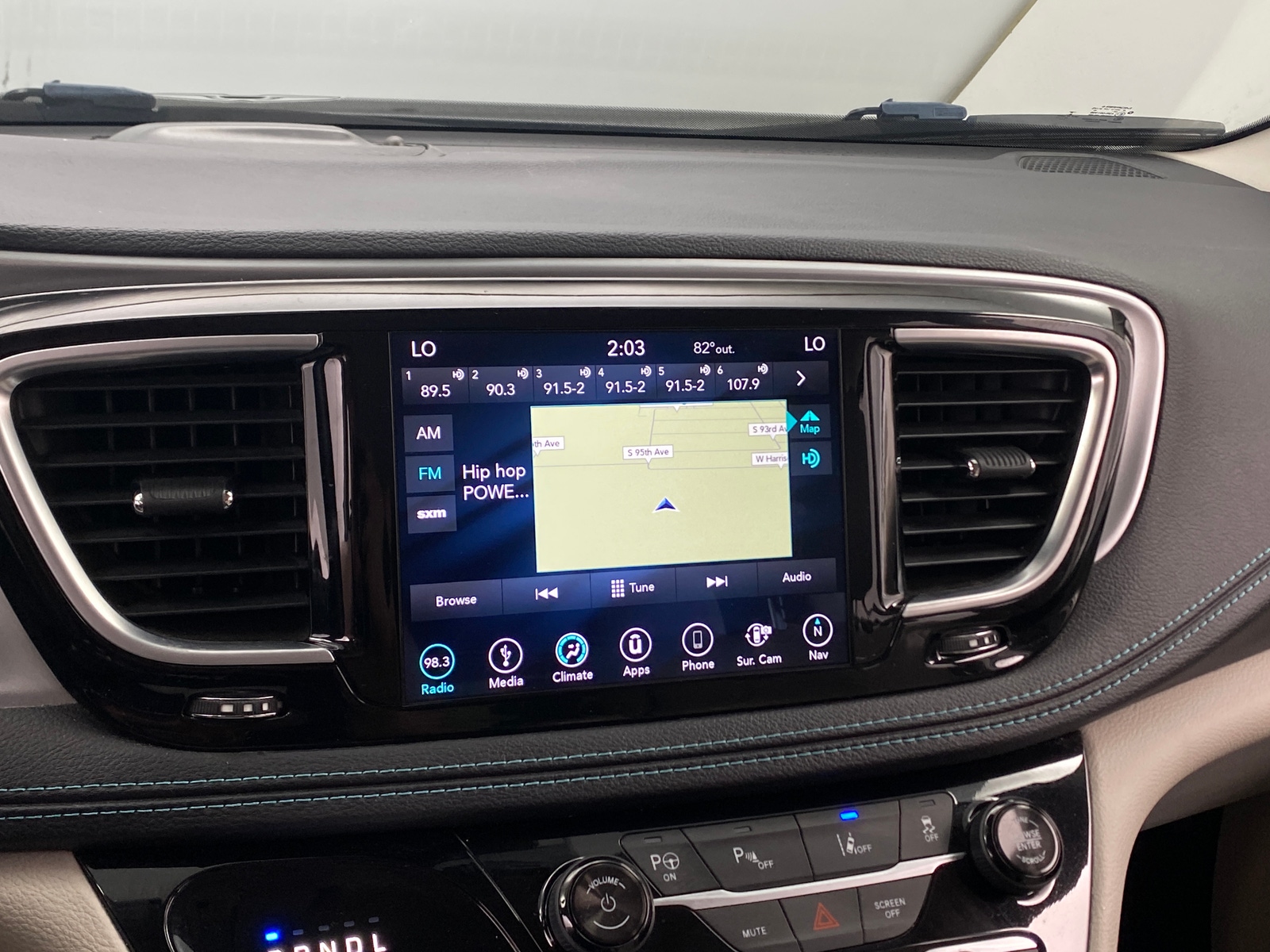 Thumbnail: 2018 Chrysler Pacifica - 3