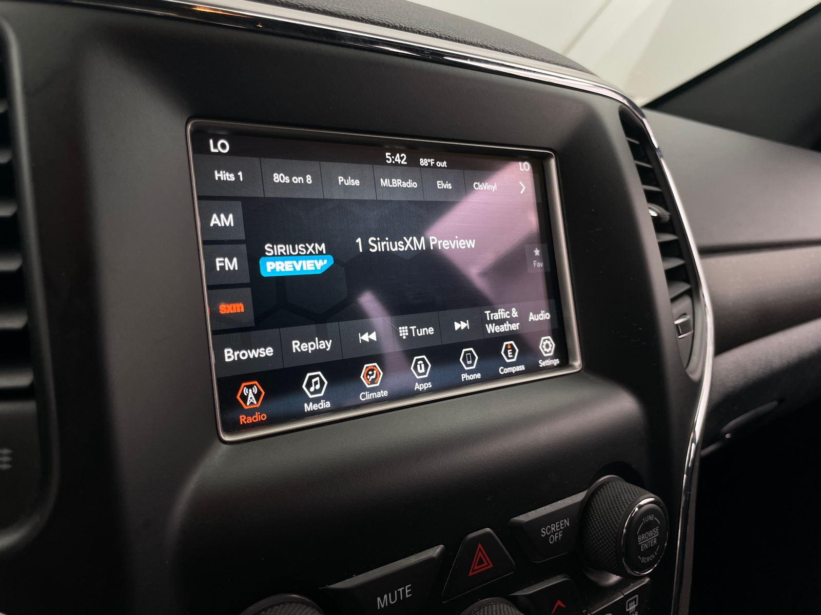 Thumbnail: 2018 Jeep Grand Cherokee - 4