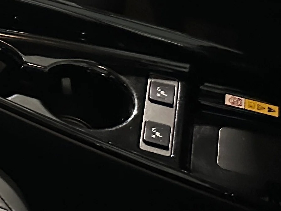 Thumbnail: 2020 Toyota Prius - 2