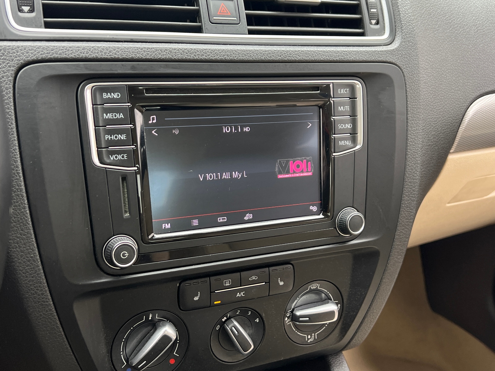 Thumbnail: 2016 Volkswagen Jetta - 4
