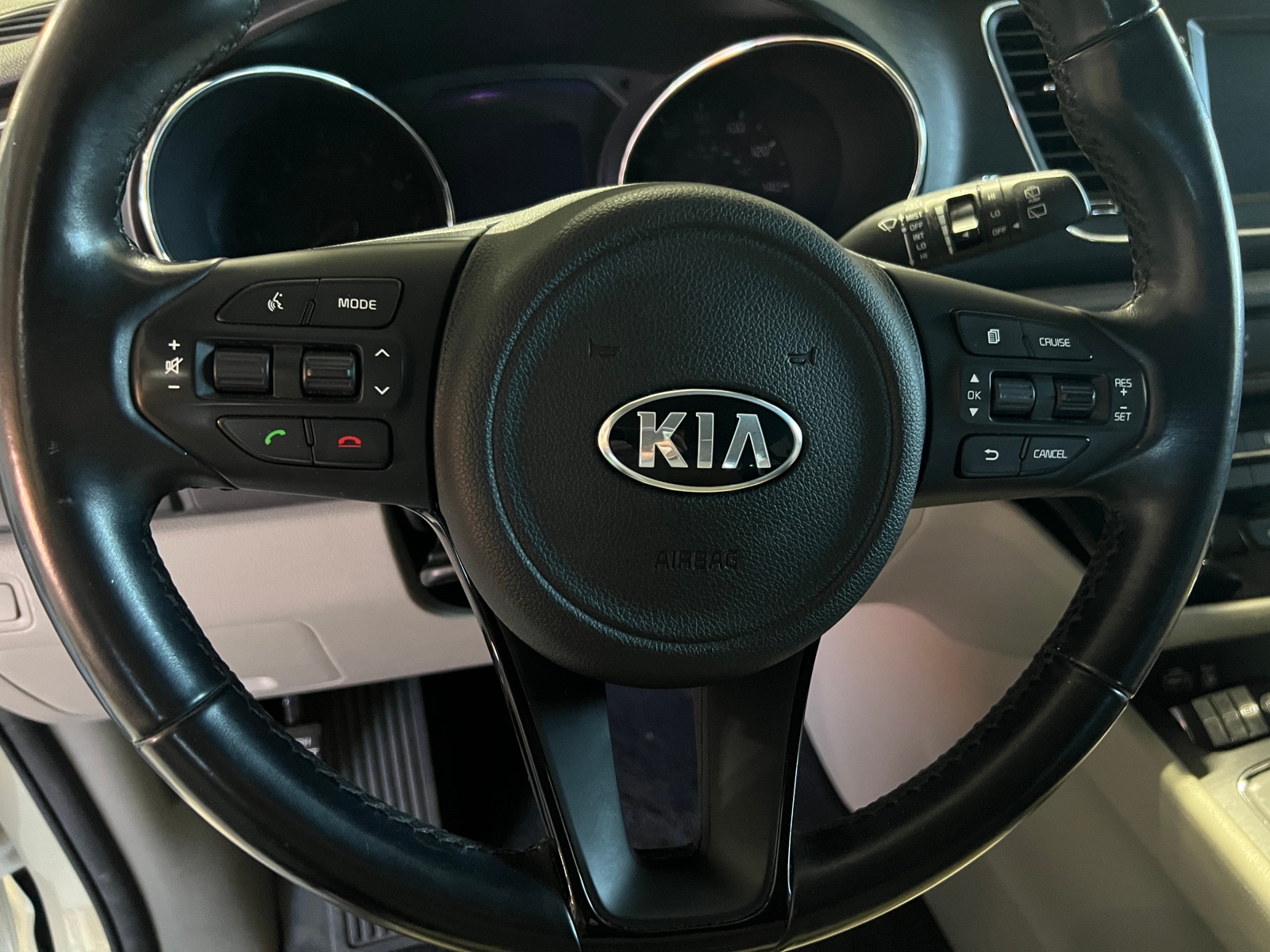 Thumbnail: 2017 Kia Sedona - 4
