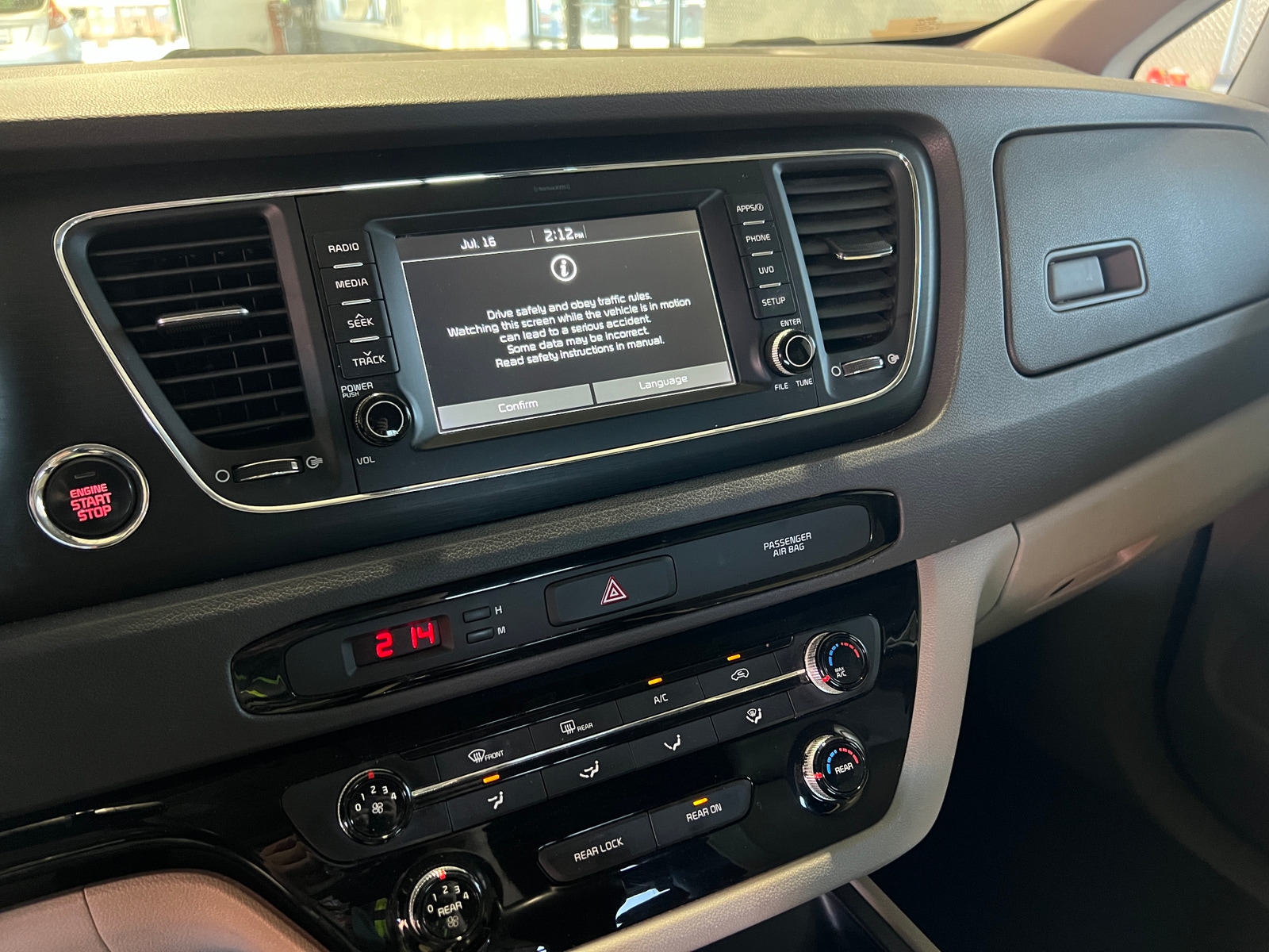 Thumbnail: 2017 Kia Sedona - 3