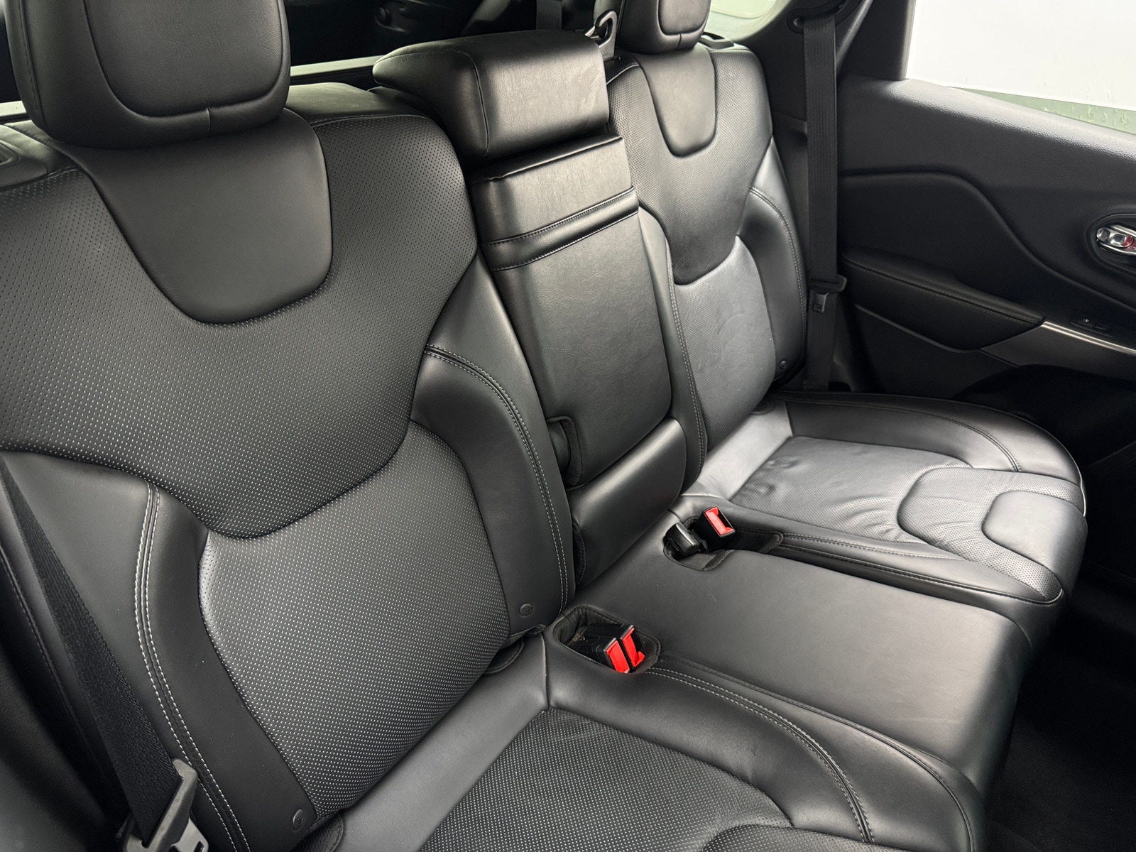 Thumbnail: 2019 Jeep Cherokee - 5