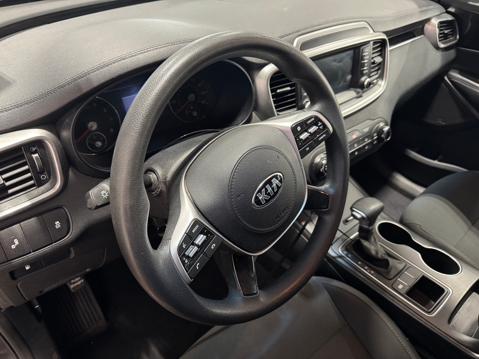 Thumbnail: 2019 Kia Sorento - 3