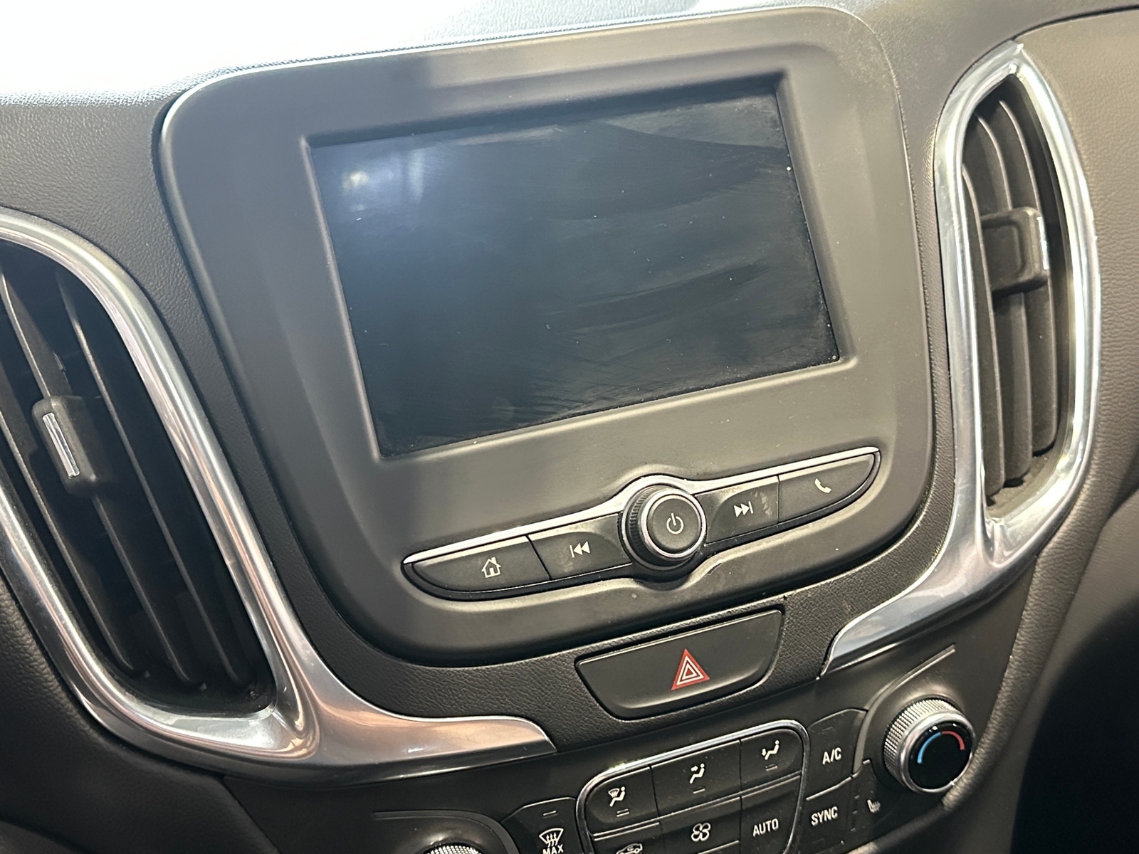 Thumbnail: 2021 Chevrolet Equinox - 4