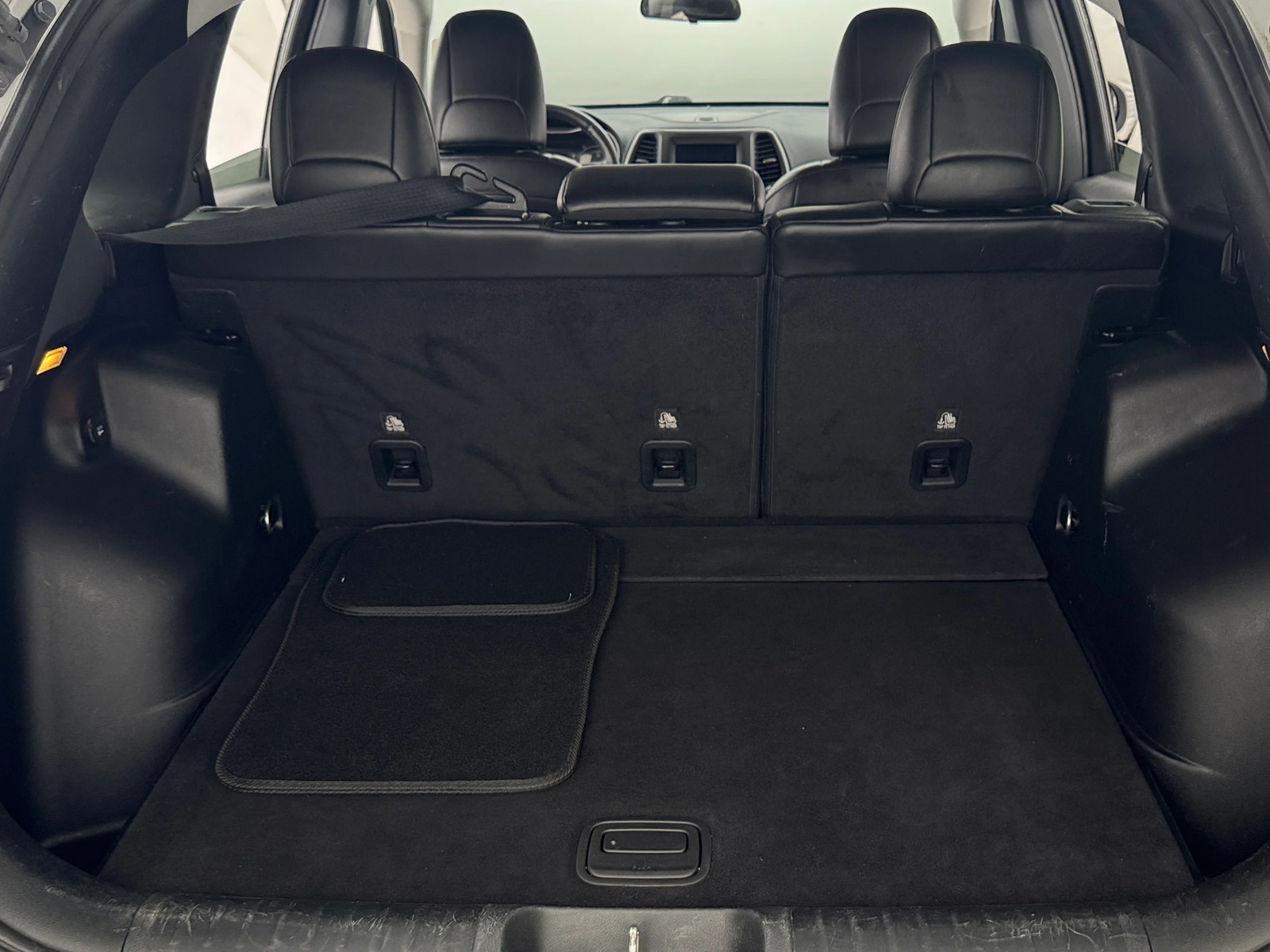 Thumbnail: 2019 Jeep Cherokee - 7