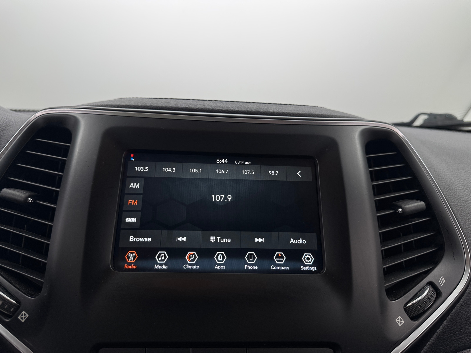 Thumbnail: 2019 Jeep Cherokee - 4