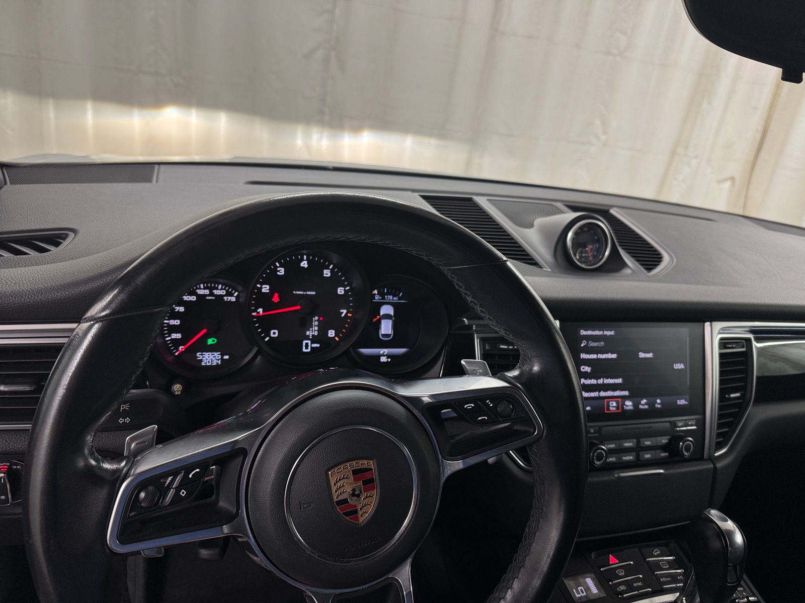 Thumbnail: 2018 Porsche Macan - 2