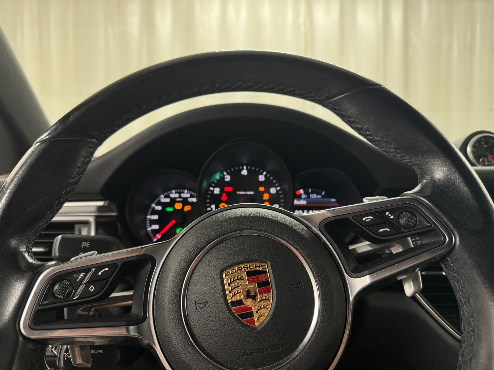 Thumbnail: 2018 Porsche Macan - 4