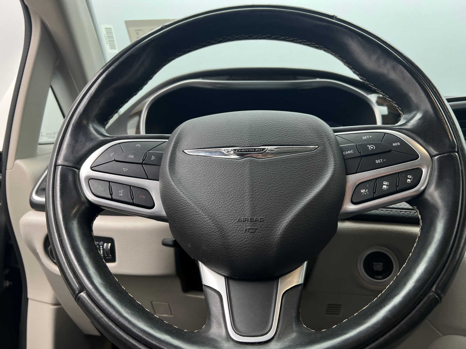 Thumbnail: 2022 Chrysler Pacifica - 4