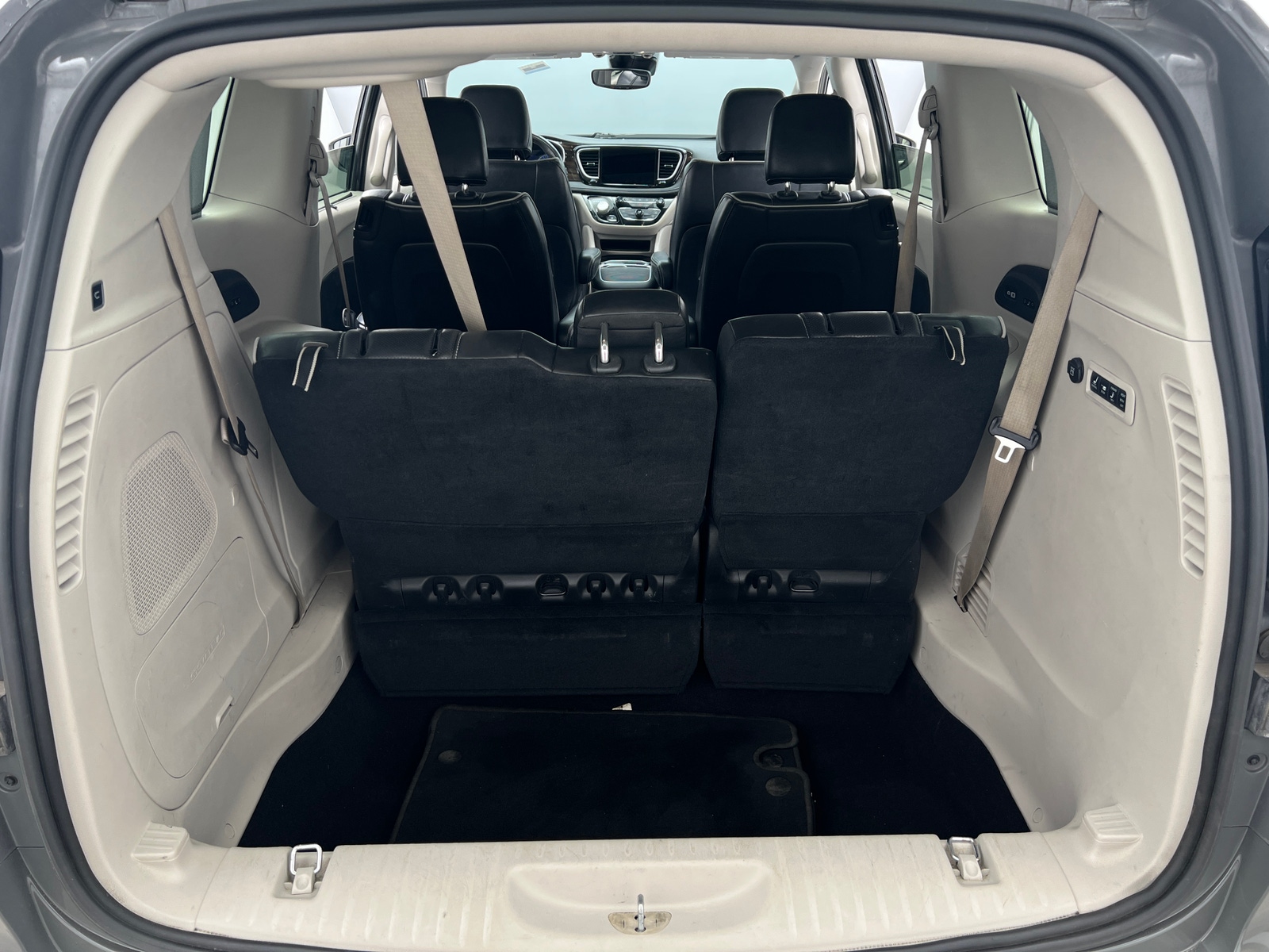 Thumbnail: 2022 Chrysler Pacifica - 6