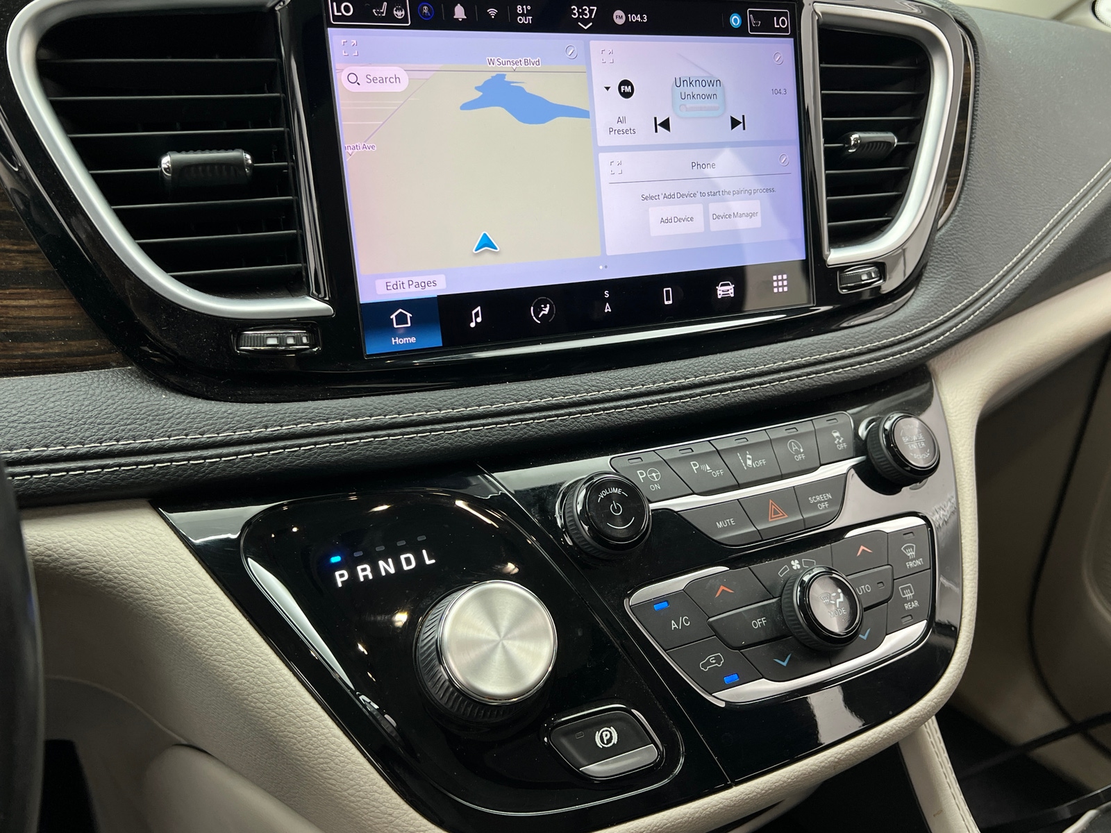 Thumbnail: 2022 Chrysler Pacifica - 3