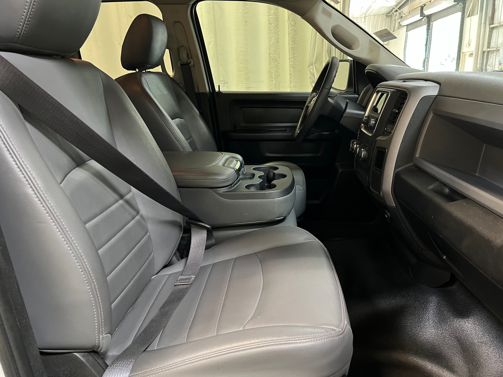 Thumbnail: 2020 RAM 1500 Classic - 2