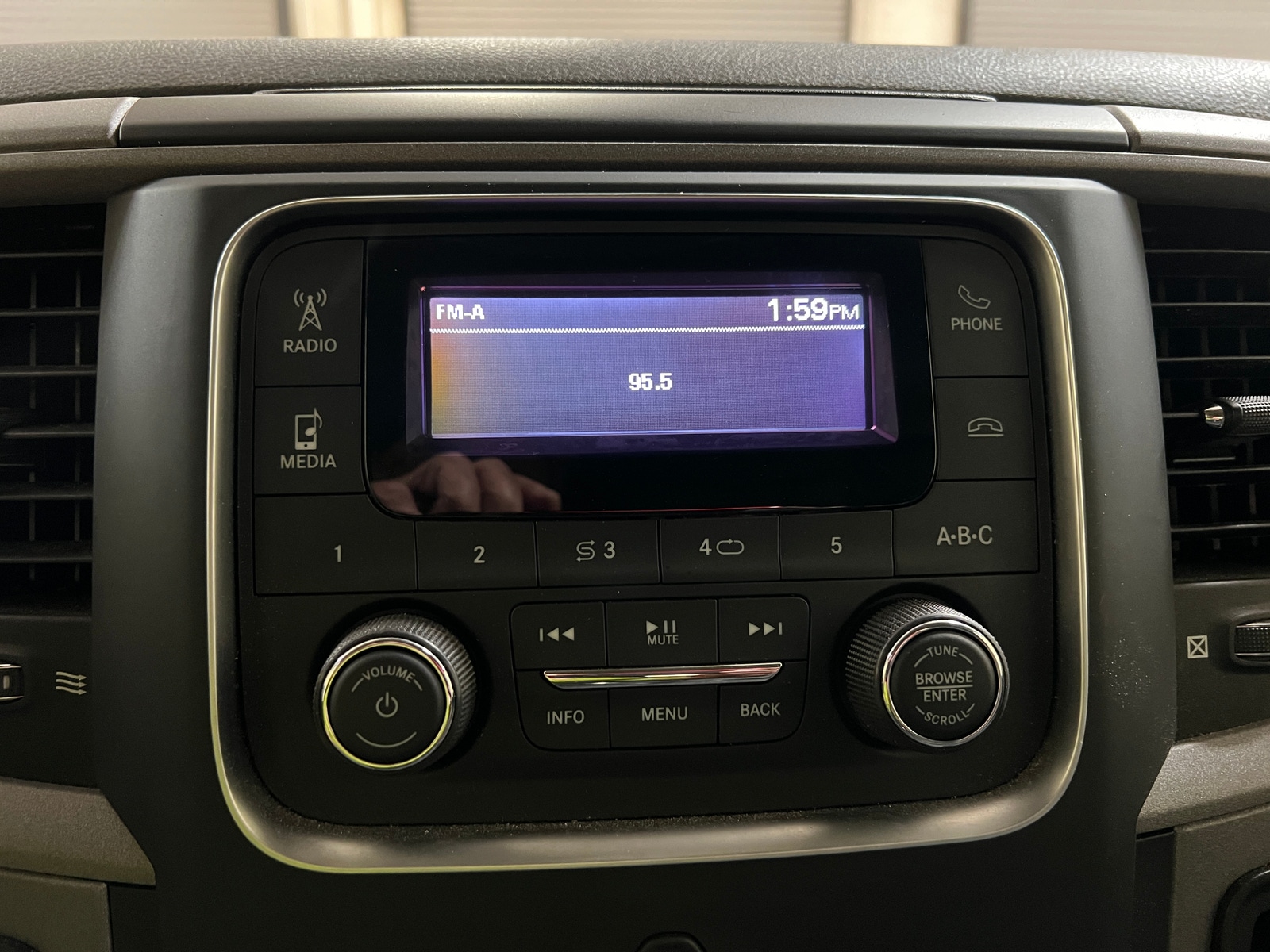 Thumbnail: 2020 RAM 1500 Classic - 4