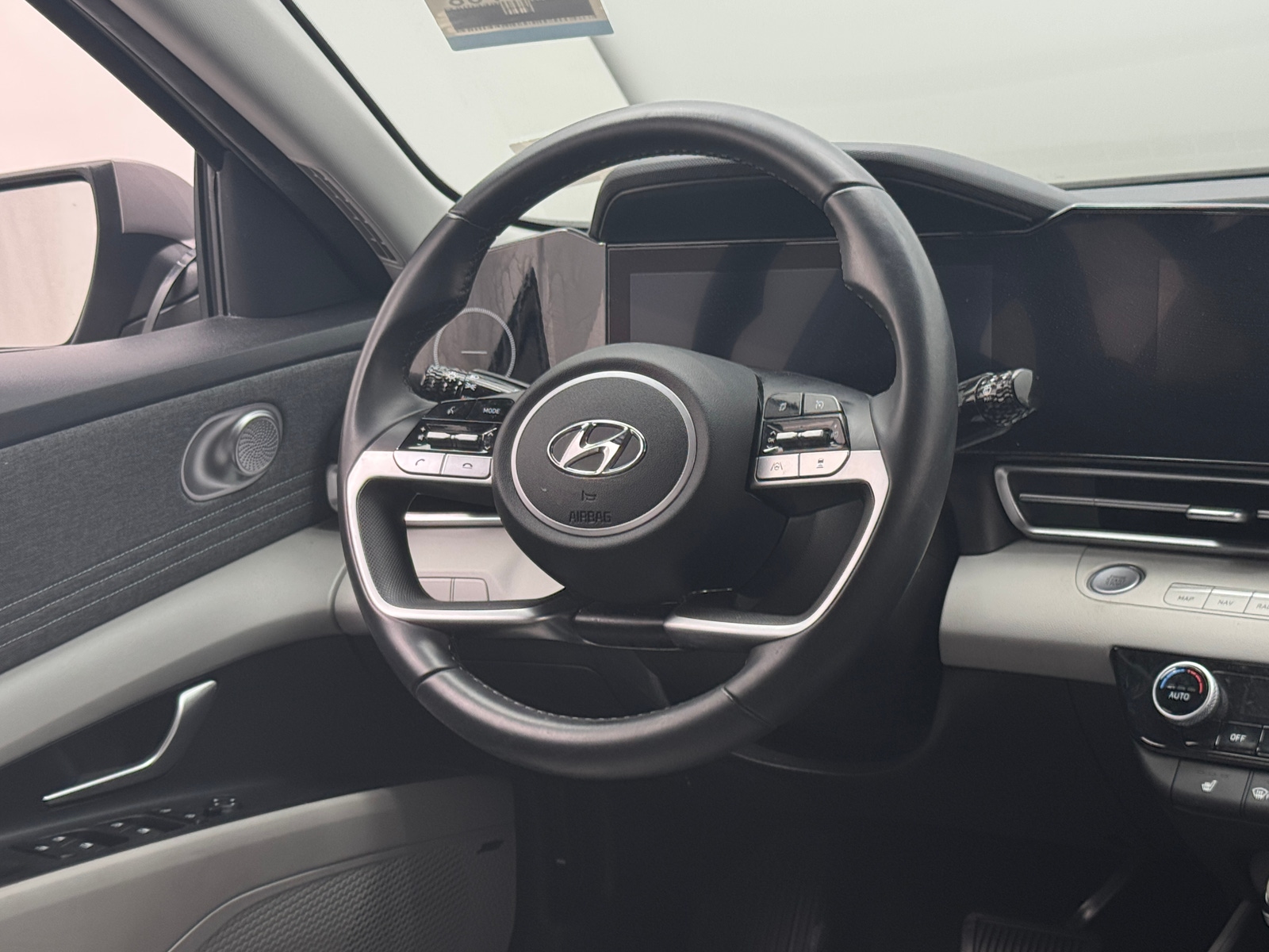 Thumbnail: 2023 Hyundai Elantra - 4