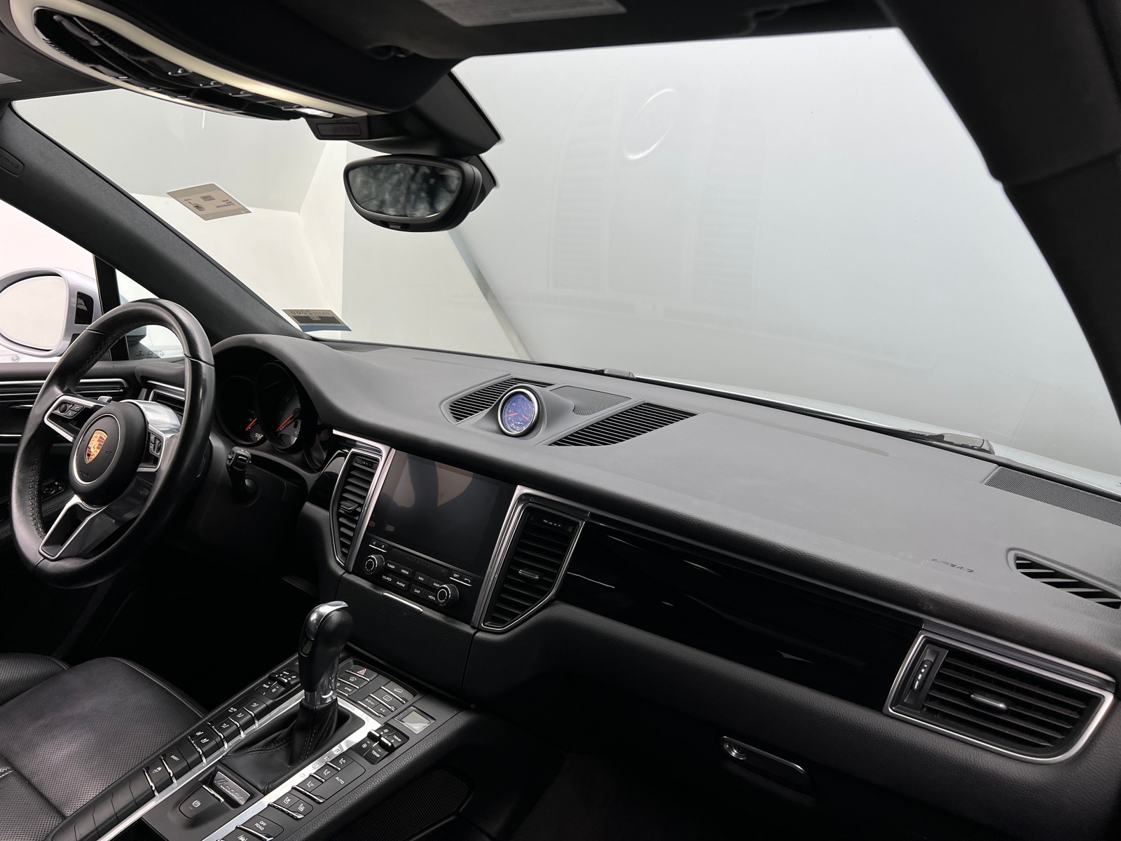 Thumbnail: 2018 Porsche Macan - 2