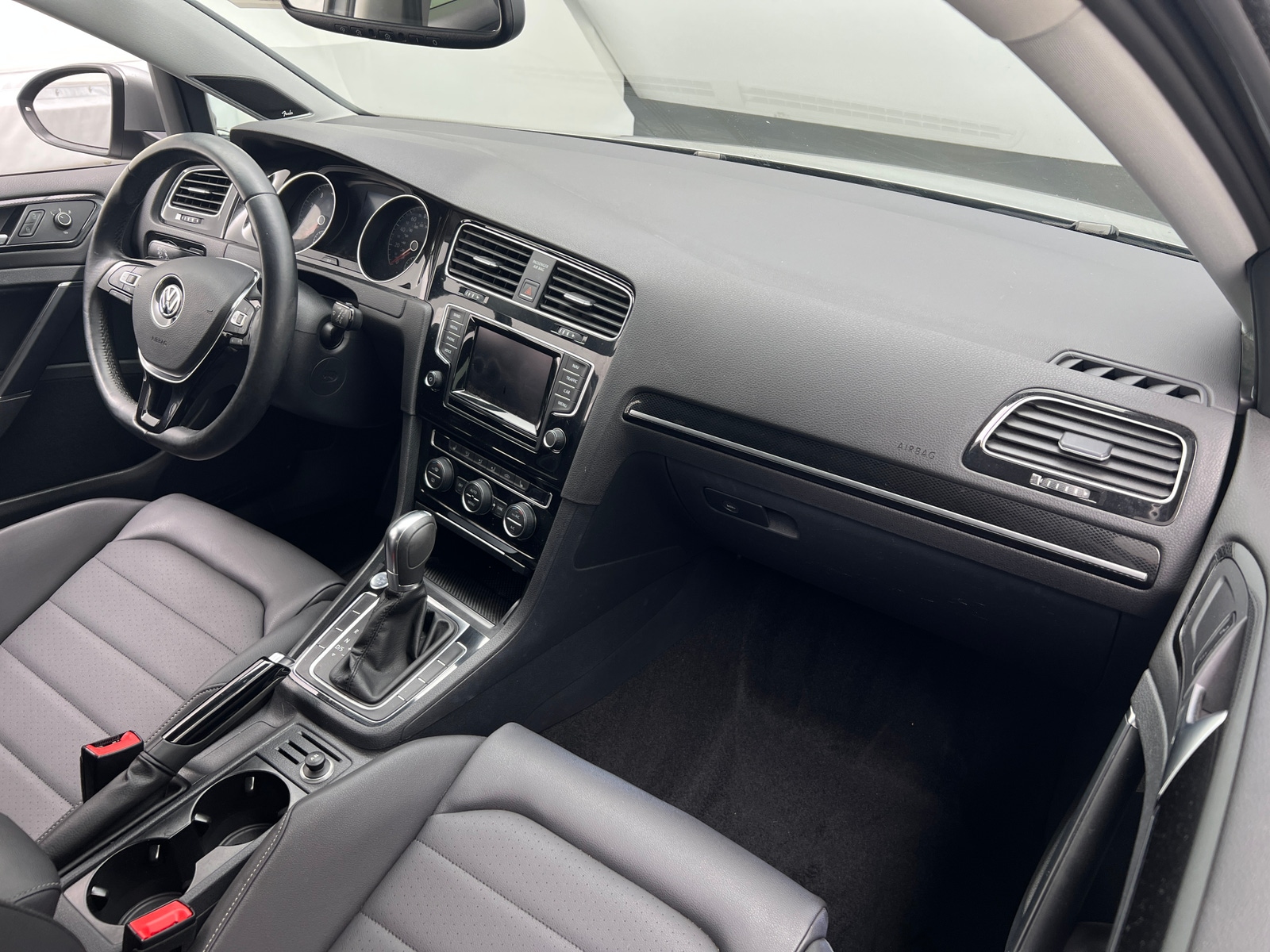 Thumbnail: 2015 Volkswagen Golf - 2