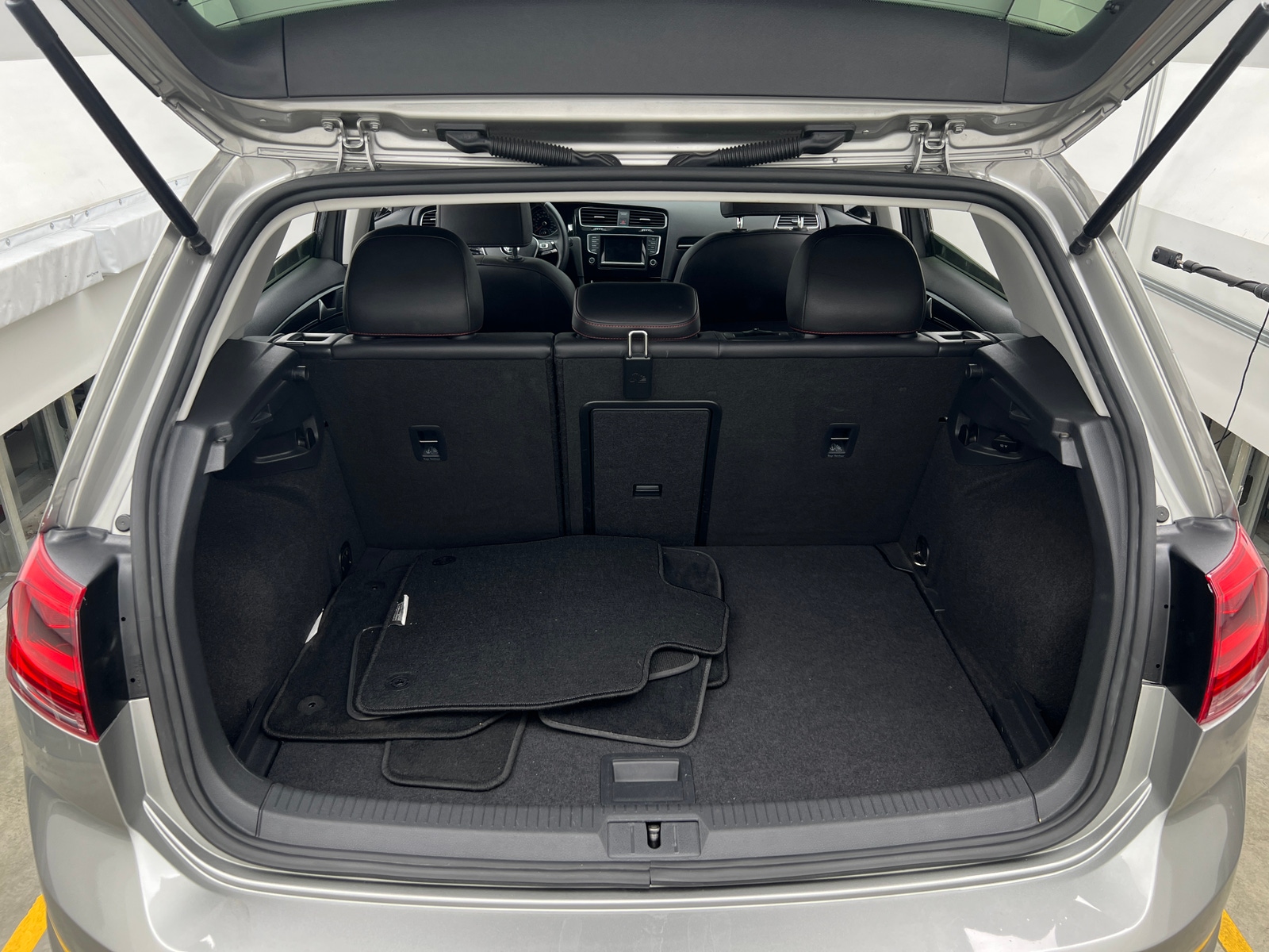 Thumbnail: 2015 Volkswagen Golf - 6