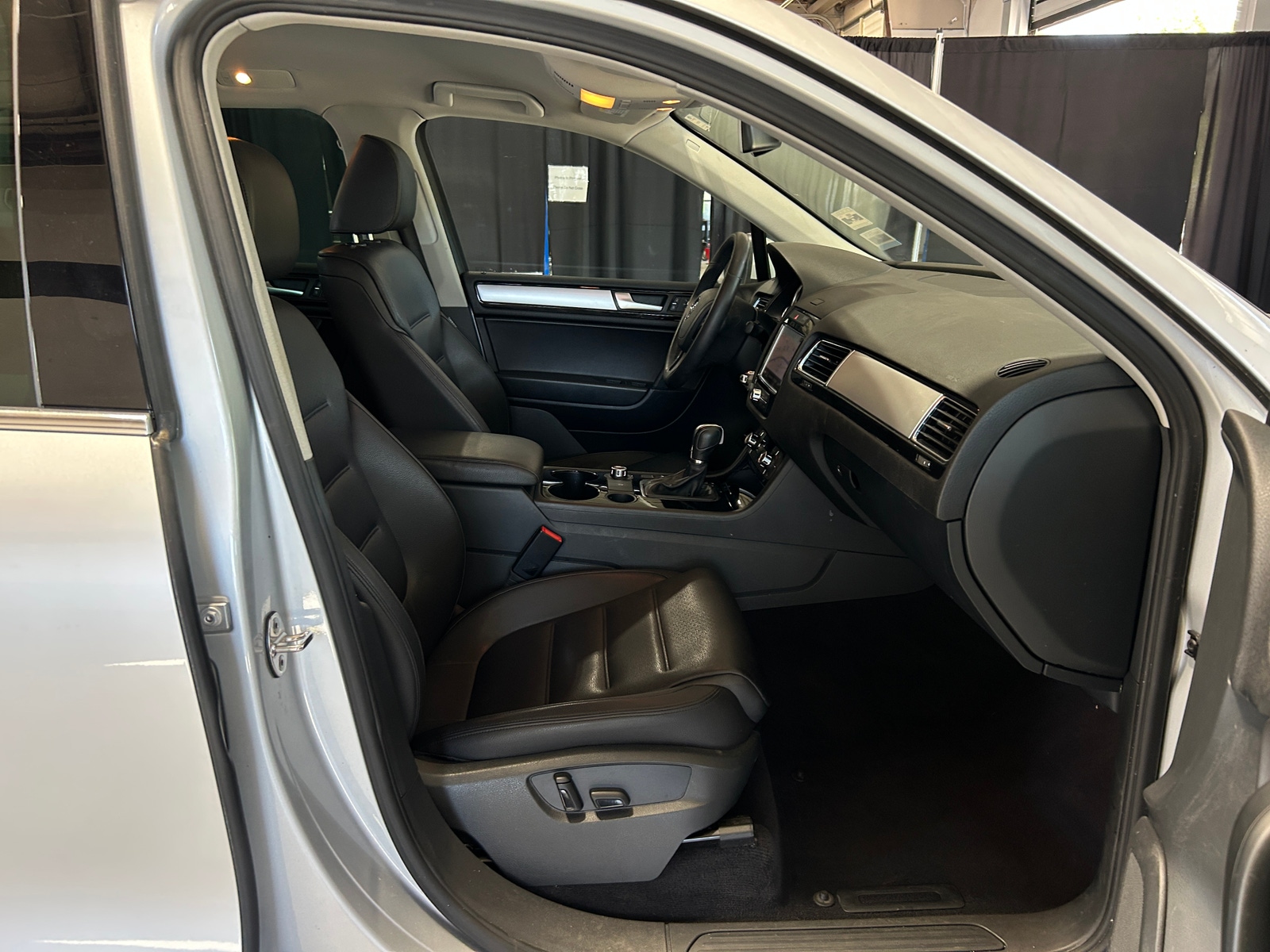 Thumbnail: 2013 Volkswagen Touareg - 2