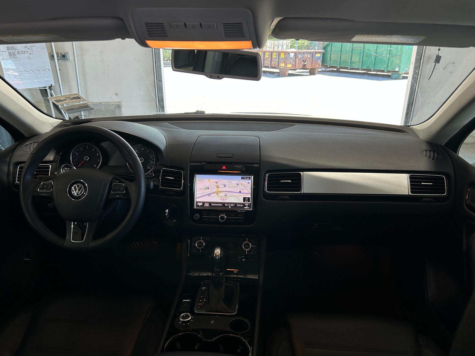 Thumbnail: 2013 Volkswagen Touareg - 3