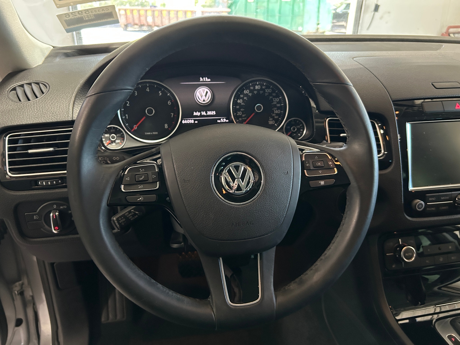 Thumbnail: 2013 Volkswagen Touareg - 5