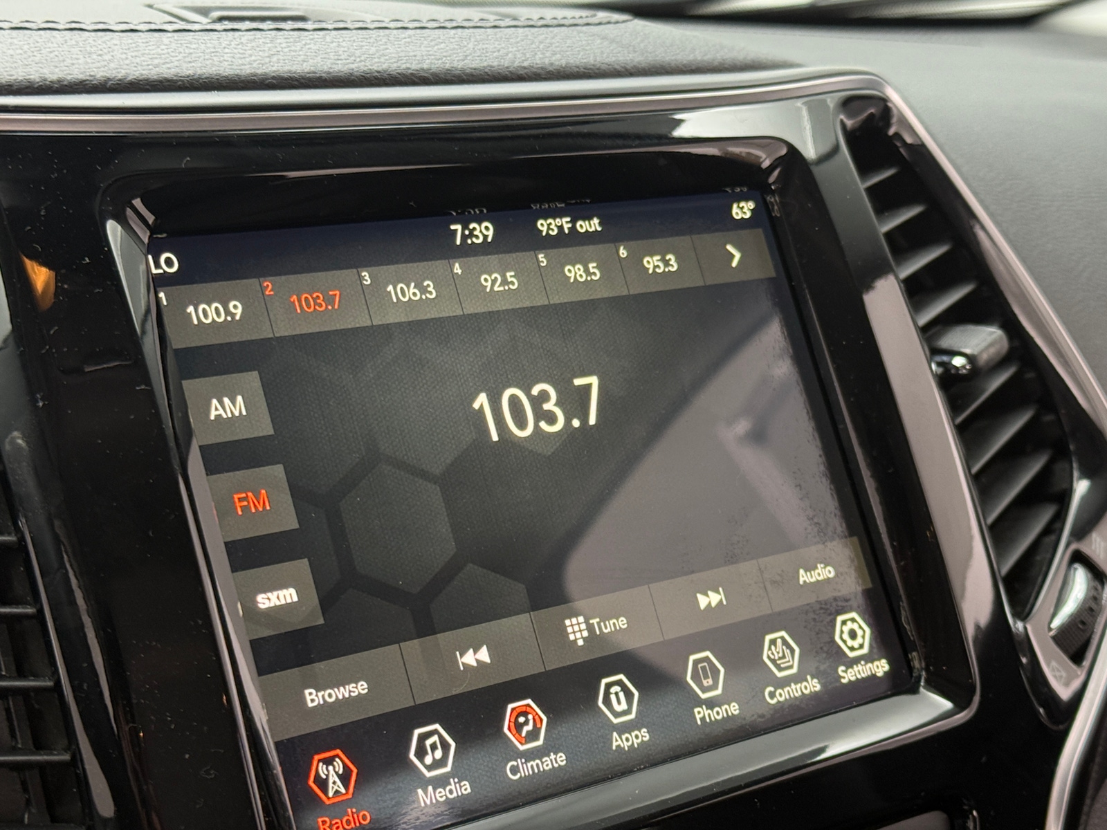 Thumbnail: 2019 Jeep Cherokee - 3