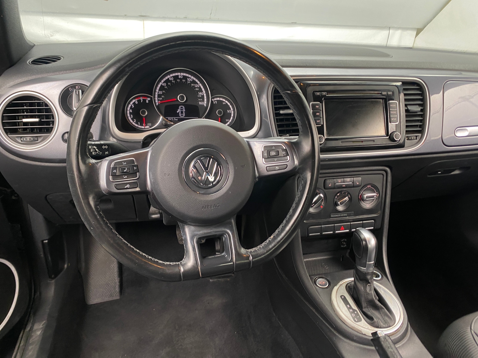Thumbnail: 2015 Volkswagen Beetle - 4