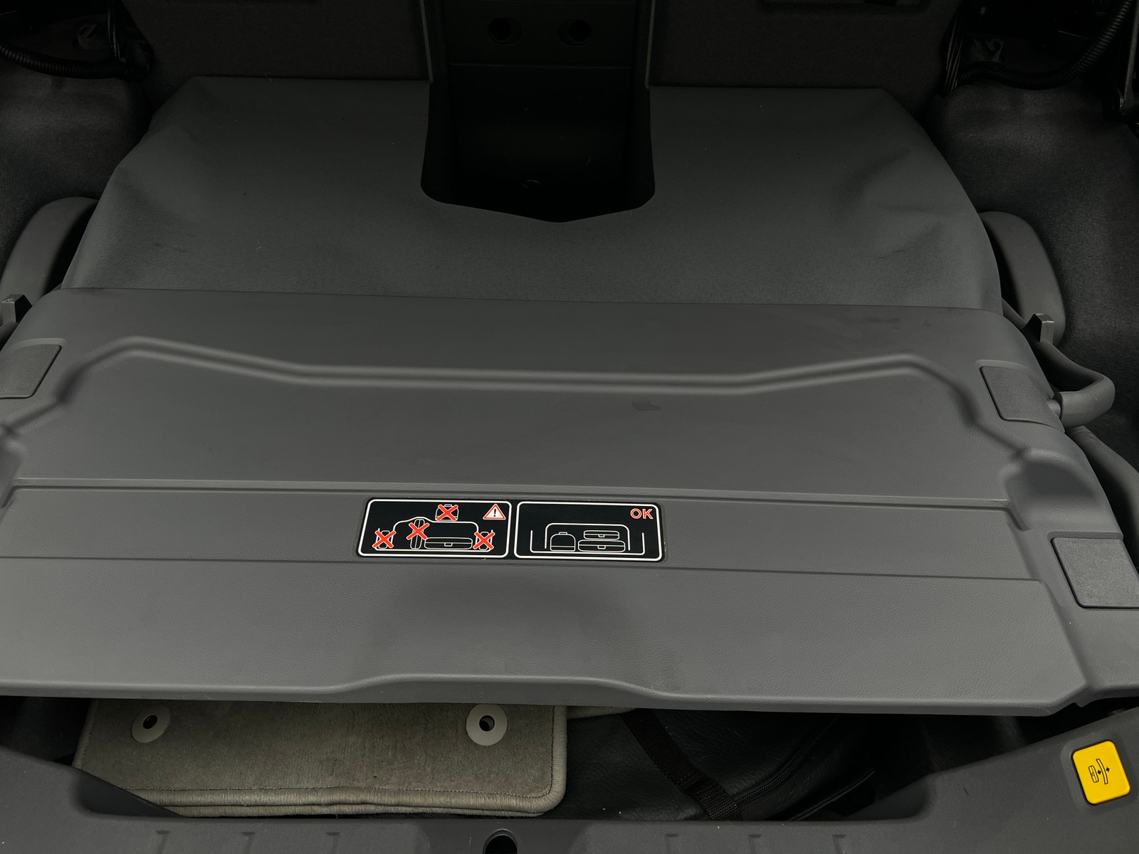 Thumbnail: 2012 Volvo C70 - 6