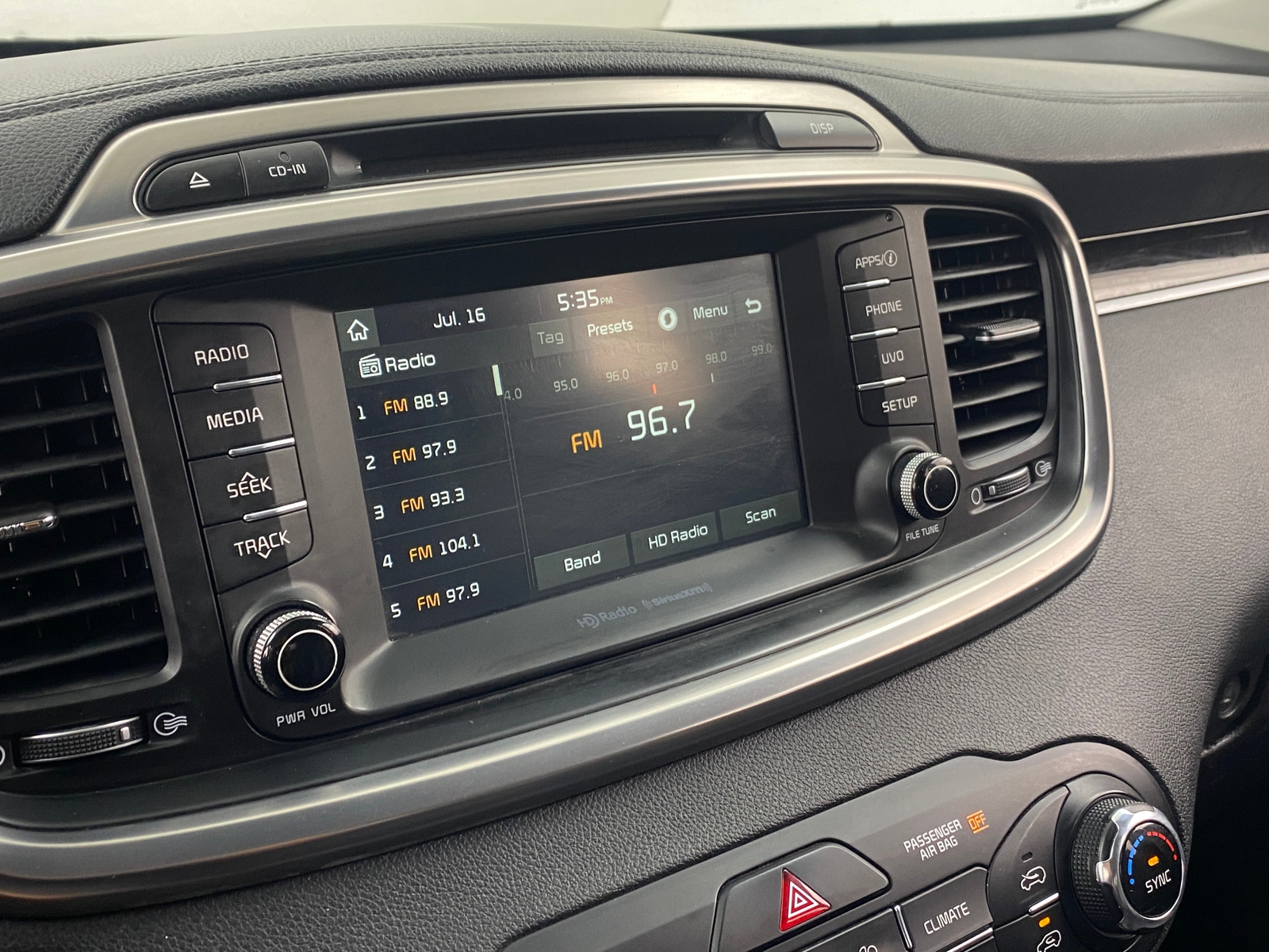 Thumbnail: 2017 Kia Sorento - 3