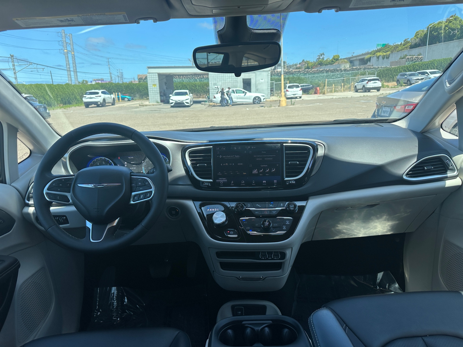 Thumbnail: 2024 Chrysler Pacifica - 3