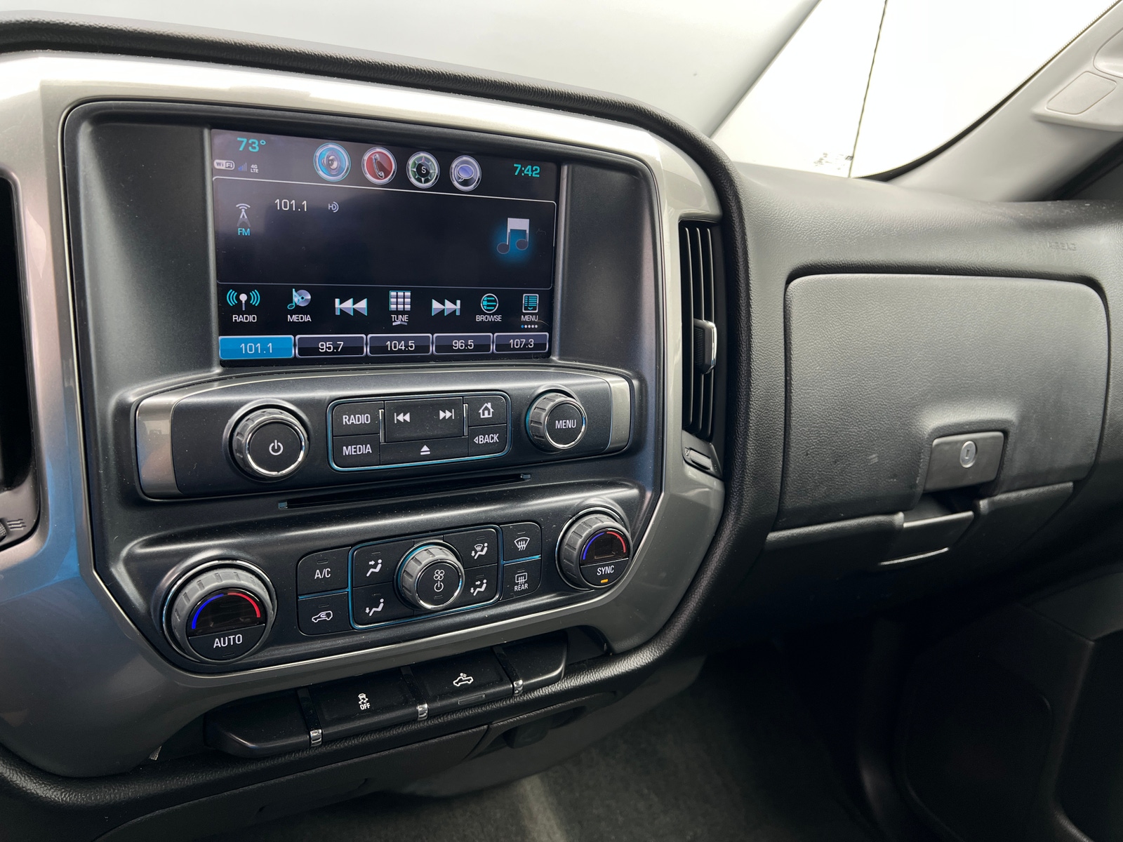 Thumbnail: 2018 Chevrolet Silverado 1500 - 4