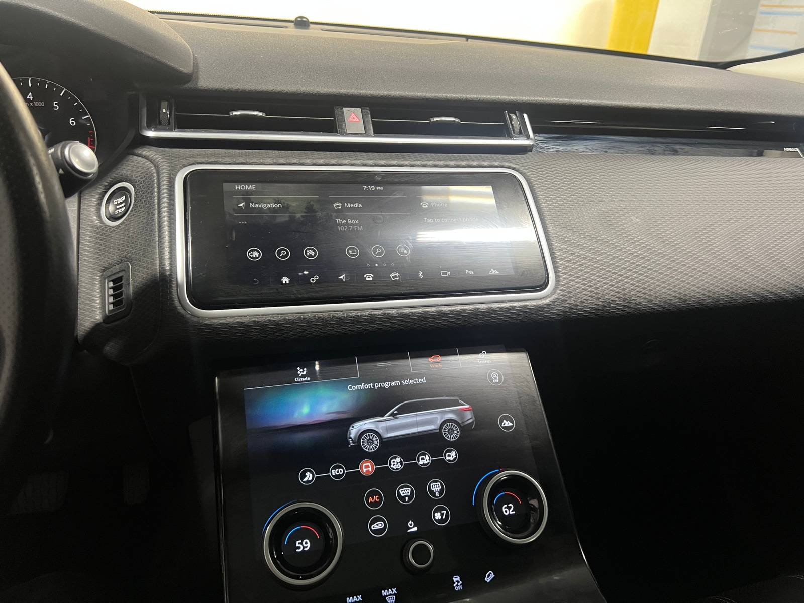 Thumbnail: 2020 Land Rover Range Rover Velar - 3